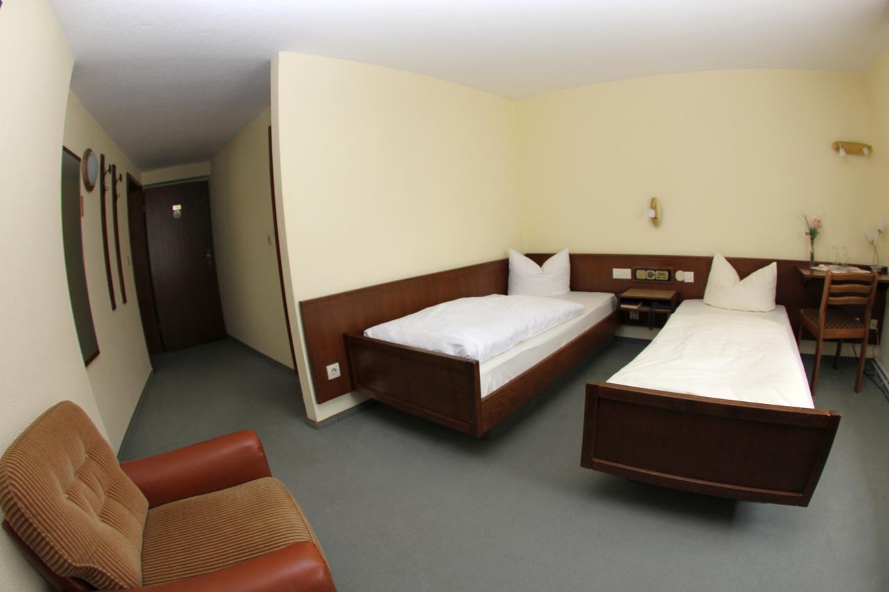 Zum Lowen Hotel Weiterstadt Dış mekan fotoğraf