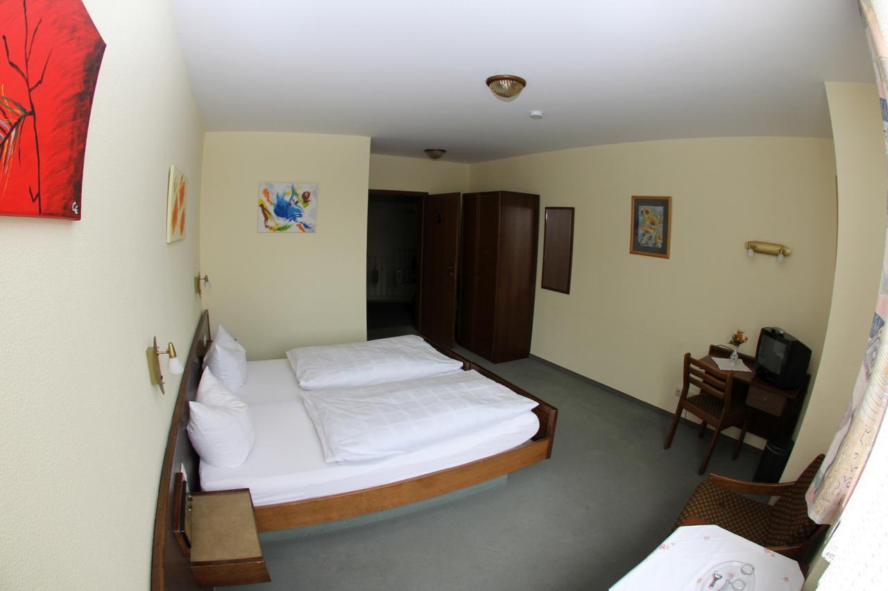 Zum Lowen Hotel Weiterstadt Dış mekan fotoğraf