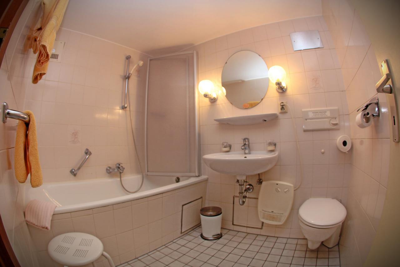 Zum Lowen Hotel Weiterstadt Dış mekan fotoğraf